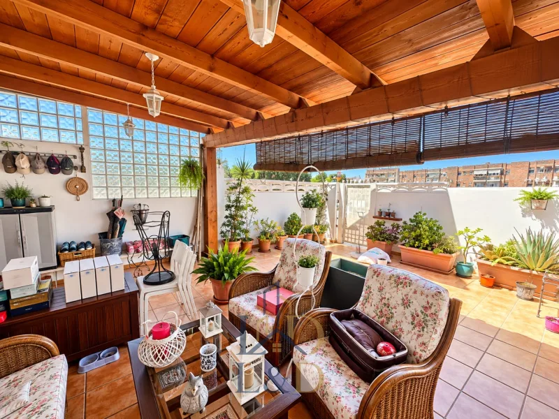 ADOSADO DE 144 m² CON AMPLIA BUHARDILLA Y TERRAZA EN PUERTO SAGUNTO